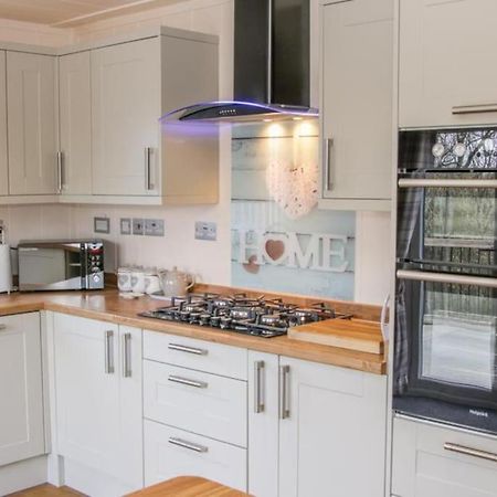 Fabulous Detached Lodge With Hot Tub Two Nights Minimum Stay Bridgnorth Extérieur photo