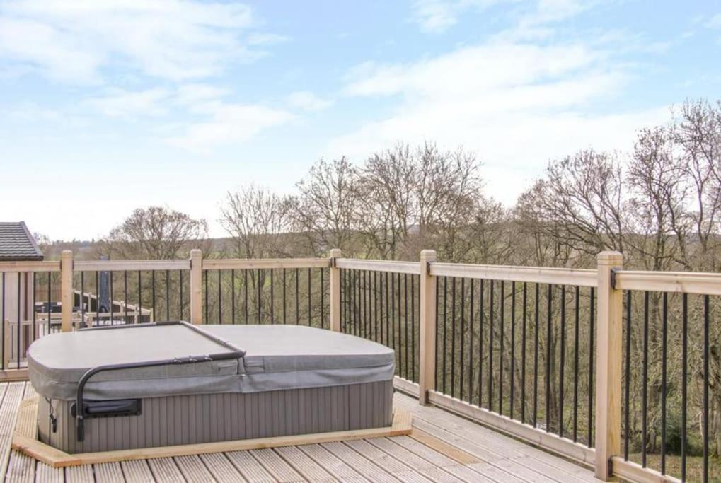 Fabulous Detached Lodge With Hot Tub Two Nights Minimum Stay Bridgnorth Extérieur photo
