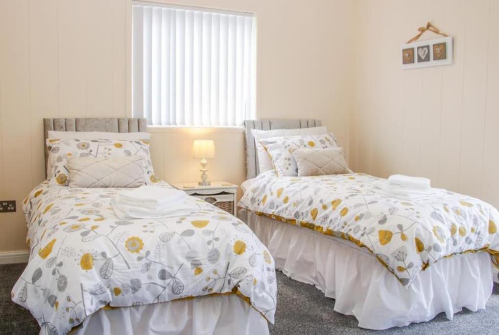 Fabulous Detached Lodge With Hot Tub Two Nights Minimum Stay Bridgnorth Extérieur photo