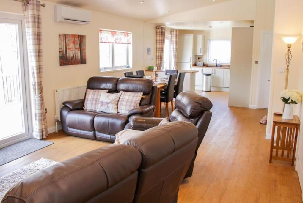 Fabulous Detached Lodge With Hot Tub Two Nights Minimum Stay Bridgnorth Extérieur photo
